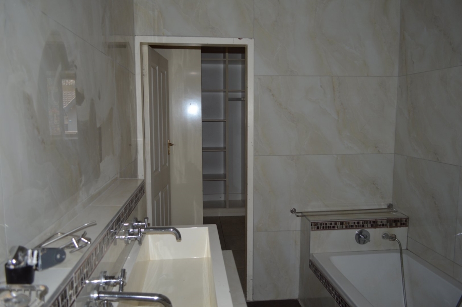 3 Bedroom Property for Sale in Flamwood North West